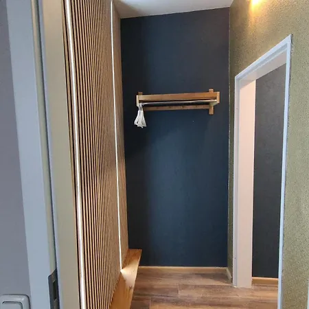Apartmenthaus Am See, Peacock Suite, Naehe Motorsportarena Daire Seehausen (Borde)
