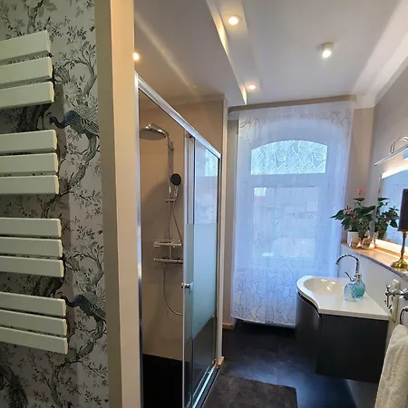 Apartmenthaus Am See, Peacock Suite, Naehe Motorsportarena
