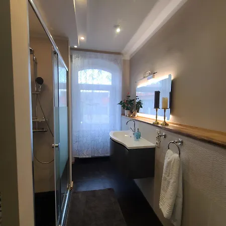 Apartmenthaus Am See, Peacock Suite, Naehe Motorsportarena Daire *