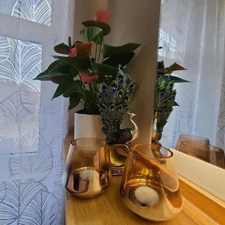 Daire Apartmenthaus Am See, Peacock Suite, Naehe Motorsportarena *