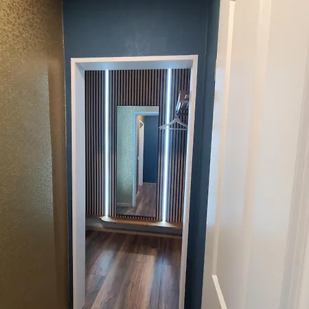Apartmenthaus Am See, Peacock Suite, Naehe Motorsportarena Seehausen (Borde)