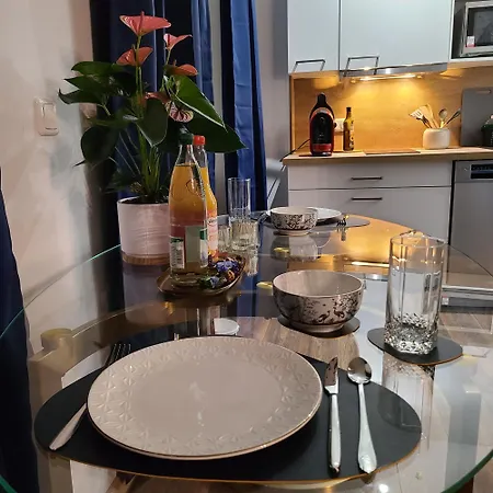 Apartmenthaus Am See, Peacock Suite, Naehe Motorsportarena