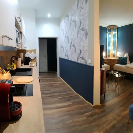 Apartmenthaus Am See, Peacock Suite, Naehe Motorsportarena